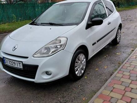 Білий Рено Кліо, об'ємом двигуна 1.46 л та пробігом 225 тис. км за 4600 $, фото 1 на Automoto.ua