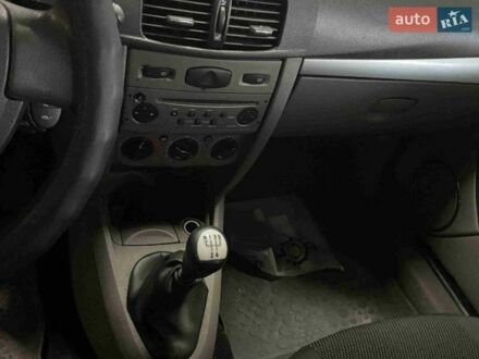 Белый Рено Клио, объемом двигателя 1.4 л и пробегом 220 тыс. км за 2300 $, фото 1 на Automoto.ua