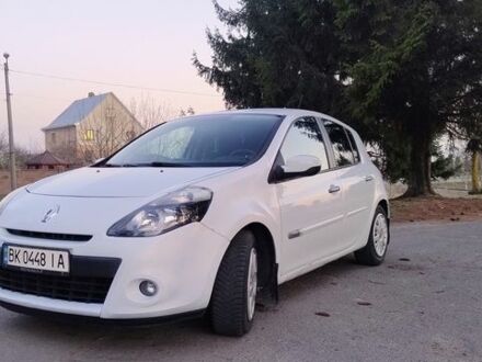 Білий Рено Кліо, об'ємом двигуна 1.46 л та пробігом 225 тис. км за 4600 $, фото 1 на Automoto.ua