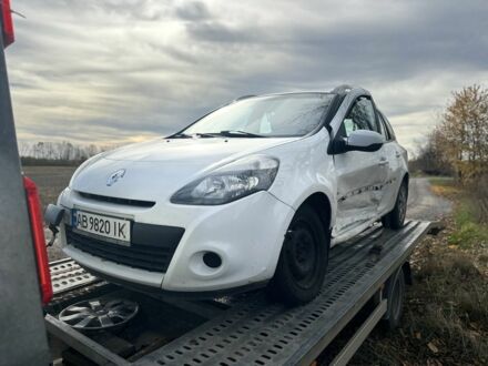 Белый Рено Клио, объемом двигателя 1.5 л и пробегом 180 тыс. км за 3650 $, фото 1 на Automoto.ua