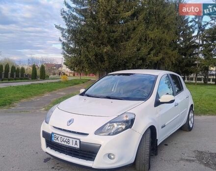 Белый Рено Клио, объемом двигателя 1.46 л и пробегом 216 тыс. км за 4700 $, фото 1 на Automoto.ua