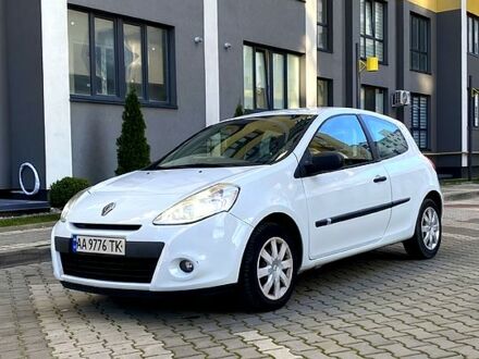 Белый Рено Клио, объемом двигателя 1.5 л и пробегом 212 тыс. км за 4600 $, фото 1 на Automoto.ua