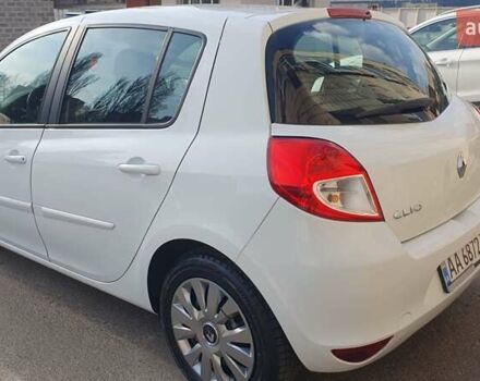 Белый Рено Клио, объемом двигателя 1.5 л и пробегом 200 тыс. км за 4800 $, фото 1 на Automoto.ua