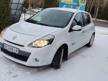 Білий Рено Кліо, об'ємом двигуна 1.46 л та пробігом 215 тис. км за 4600 $, фото 1 на Automoto.ua