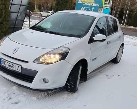 Белый Рено Клио, объемом двигателя 1.46 л и пробегом 215 тыс. км за 4600 $, фото 1 на Automoto.ua