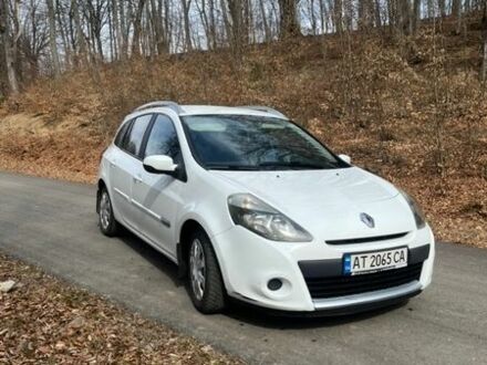 Белый Рено Клио, объемом двигателя 1.6 л и пробегом 244 тыс. км за 6500 $, фото 1 на Automoto.ua