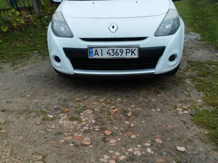 Белый Рено Клио, объемом двигателя 1.5 л и пробегом 320 тыс. км за 5500 $, фото 1 на Automoto.ua