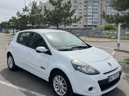 Рено Клио 2012 в Николаеве на Automoto.ua Белый Рено Клио, объемом двигателя 1.46 л и пробегом 232 тыс. км за 6300 $, фото 1 на Automoto.ua