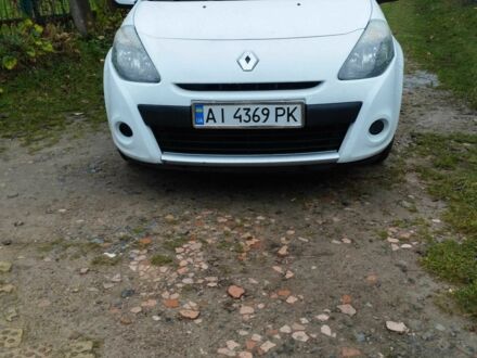 Белый Рено Клио, объемом двигателя 1.5 л и пробегом 320 тыс. км за 5500 $, фото 1 на Automoto.ua