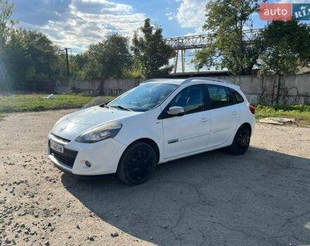 Белый Рено Клио, объемом двигателя 1.46 л и пробегом 246 тыс. км за 5200 $, фото 1 на Automoto.ua