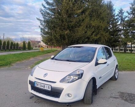 Белый Рено Клио, объемом двигателя 1.46 л и пробегом 216 тыс. км за 4700 $, фото 1 на Automoto.ua