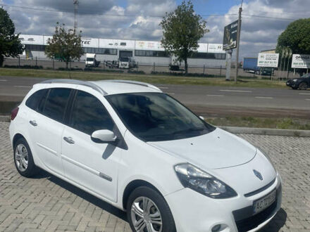 Рено Клио 2012 в Луцке на Automoto.ua Белый Рено Клио, объемом двигателя 1.46 л и пробегом 273 тыс. км за 5550 $, фото 1 на Automoto.ua