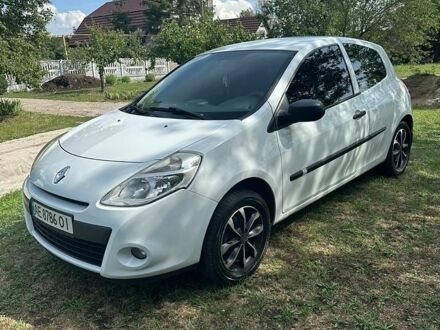Білий Рено Кліо, об'ємом двигуна 1.5 л та пробігом 210 тис. км за 5600 $, фото 1 на Automoto.ua