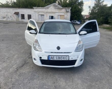 Белый Рено Клио, объемом двигателя 1.5 л и пробегом 326 тыс. км за 3300 $, фото 1 на Automoto.ua