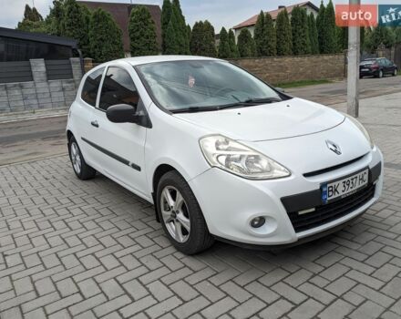 Белый Рено Клио, объемом двигателя 1.46 л и пробегом 223 тыс. км за 4999 $, фото 1 на Automoto.ua