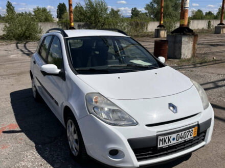 Білий Рено Кліо, об'ємом двигуна 1.2 л та пробігом 150 тис. км за 6699 $, фото 1 на Automoto.ua