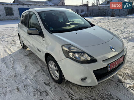 Белый Рено Клио, объемом двигателя 1.2 л и пробегом 199 тыс. км за 5977 $, фото 1 на Automoto.ua