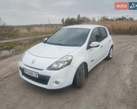 Белый Рено Клио, объемом двигателя 1.46 л и пробегом 215 тыс. км за 4999 $, фото 1 на Automoto.ua