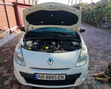 Белый Рено Клио, объемом двигателя 1.5 л и пробегом 157 тыс. км за 4800 $, фото 1 на Automoto.ua