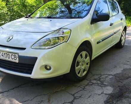 Білий Рено Кліо, об'ємом двигуна 1.2 л та пробігом 200 тис. км за 5590 $, фото 1 на Automoto.ua