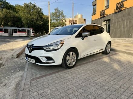 Белый Рено Клио, объемом двигателя 1.5 л и пробегом 220 тыс. км за 7215 $, фото 1 на Automoto.ua
