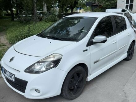Рено Клио 2013 в Белой Церкве на Automoto.ua Белый Рено Клио, объемом двигателя 0 л и пробегом 80 тыс. км за 6000 $, фото 1 на Automoto.ua
