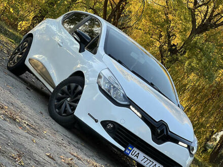 Білий Рено Кліо, об'ємом двигуна 1.46 л та пробігом 220 тис. км за 7000 $, фото 1 на Automoto.ua