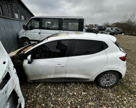 Белый Рено Клио, объемом двигателя 1.5 л и пробегом 230 тыс. км за 1100 $, фото 1 на Automoto.ua