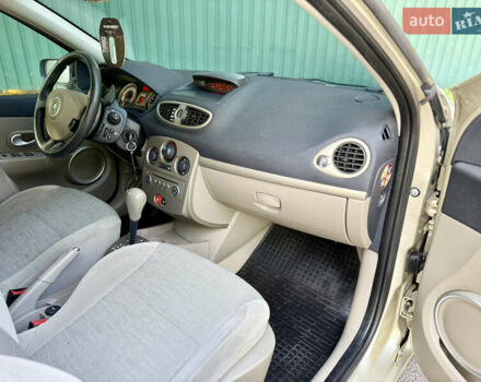 Бежевый Рено Клио, объемом двигателя 1.6 л и пробегом 191 тыс. км за 6000 $, фото 12 на Automoto.ua