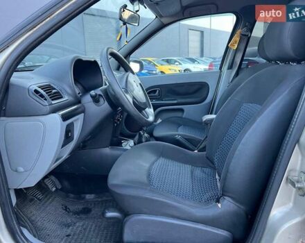 Бежевый Рено Клио, объемом двигателя 1.4 л и пробегом 228 тыс. км за 2790 $, фото 18 на Automoto.ua