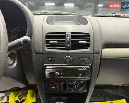 Черный Рено Клио, объемом двигателя 1.2 л и пробегом 212 тыс. км за 3700 $, фото 10 на Automoto.ua