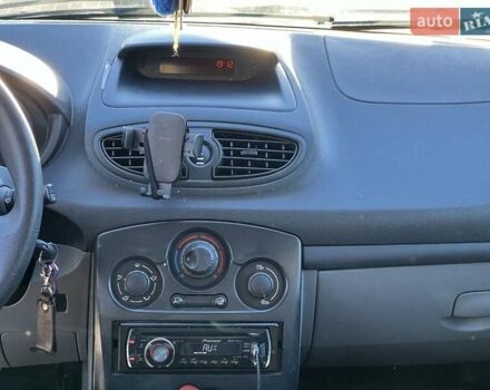 Черный Рено Клио, объемом двигателя 1.15 л и пробегом 234 тыс. км за 3950 $, фото 34 на Automoto.ua