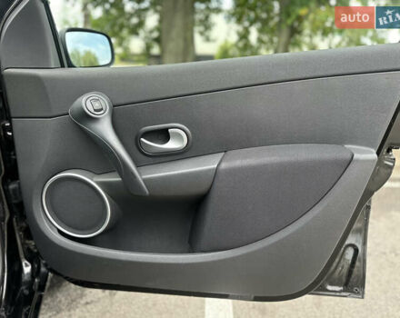 Черный Рено Клио, объемом двигателя 1.6 л и пробегом 221 тыс. км за 5499 $, фото 26 на Automoto.ua