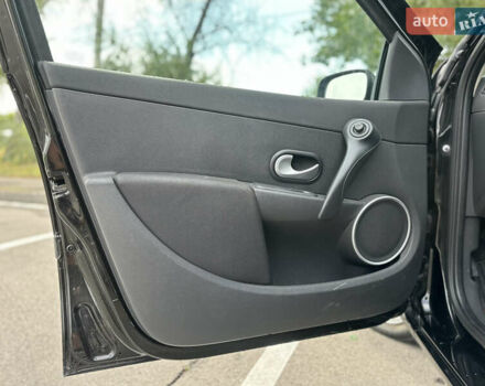 Черный Рено Клио, объемом двигателя 1.6 л и пробегом 221 тыс. км за 5499 $, фото 5 на Automoto.ua