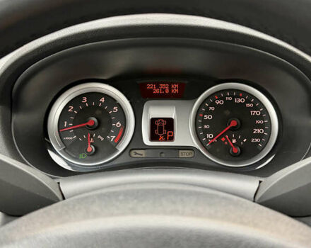 Черный Рено Клио, объемом двигателя 1.6 л и пробегом 221 тыс. км за 5500 $, фото 12 на Automoto.ua