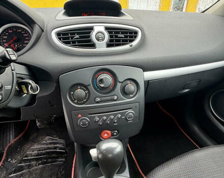 Черный Рено Клио, объемом двигателя 1.6 л и пробегом 221 тыс. км за 5500 $, фото 13 на Automoto.ua