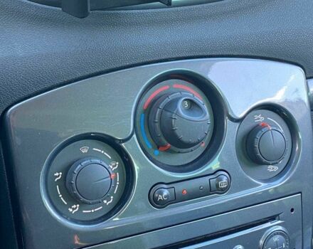 Черный Рено Клио, объемом двигателя 1.6 л и пробегом 275 тыс. км за 5500 $, фото 13 на Automoto.ua