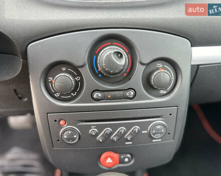 Черный Рено Клио, объемом двигателя 1.6 л и пробегом 221 тыс. км за 5499 $, фото 11 на Automoto.ua