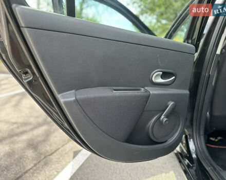 Черный Рено Клио, объемом двигателя 1.6 л и пробегом 221 тыс. км за 5499 $, фото 16 на Automoto.ua