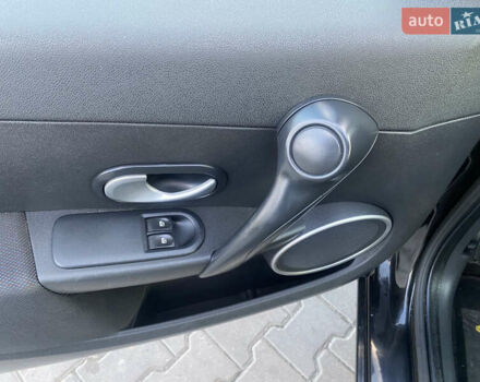 Черный Рено Клио, объемом двигателя 1.2 л и пробегом 181 тыс. км за 4450 $, фото 11 на Automoto.ua