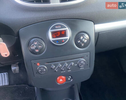 Черный Рено Клио, объемом двигателя 1.2 л и пробегом 181 тыс. км за 4450 $, фото 13 на Automoto.ua