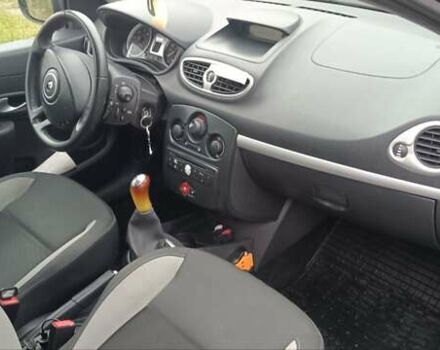 Черный Рено Клио, объемом двигателя 1.5 л и пробегом 290 тыс. км за 5450 $, фото 2 на Automoto.ua