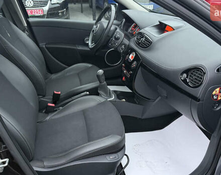 Черный Рено Клио, объемом двигателя 1.2 л и пробегом 240 тыс. км за 5750 $, фото 24 на Automoto.ua