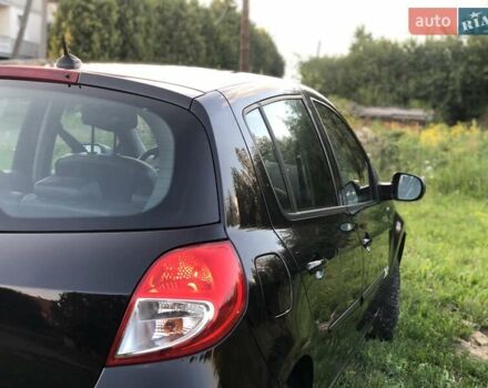 Черный Рено Клио, объемом двигателя 1.6 л и пробегом 214 тыс. км за 6900 $, фото 28 на Automoto.ua