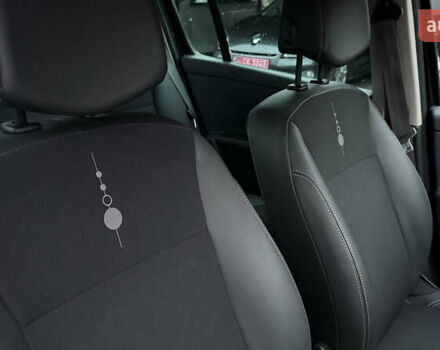 Черный Рено Клио, объемом двигателя 1.2 л и пробегом 240 тыс. км за 5750 $, фото 26 на Automoto.ua