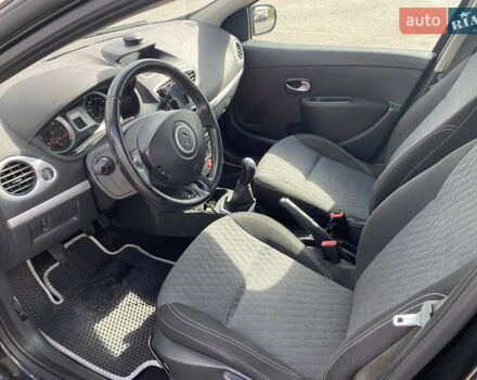 Черный Рено Клио, объемом двигателя 1.5 л и пробегом 363 тыс. км за 5500 $, фото 3 на Automoto.ua