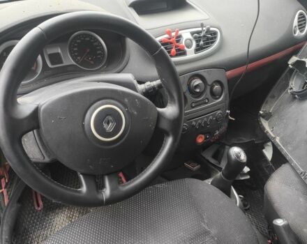 Черный Рено Клио, объемом двигателя 1.5 л и пробегом 340 тыс. км за 1750 $, фото 7 на Automoto.ua