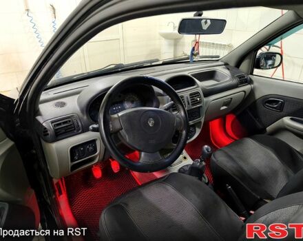 Черный Рено Клио, объемом двигателя 1.4 л и пробегом 214 тыс. км за 3100 $, фото 2 на Automoto.ua