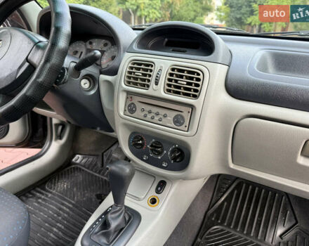 Черный Рено Клио, объемом двигателя 1.4 л и пробегом 210 тыс. км за 3999 $, фото 46 на Automoto.ua