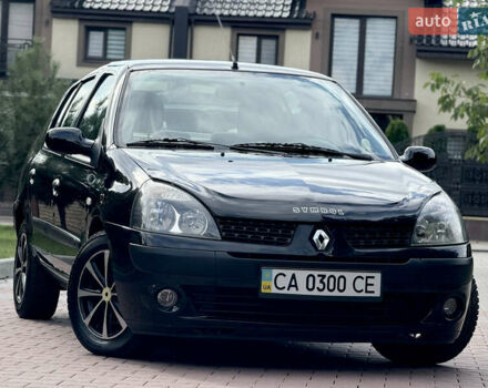Черный Рено Клио, объемом двигателя 1.4 л и пробегом 210 тыс. км за 3999 $, фото 4 на Automoto.ua